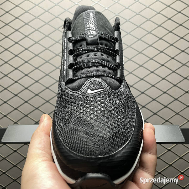 Buty do biegania NIKE VOMERO 18 w rozmiarze 3646 Sportowe