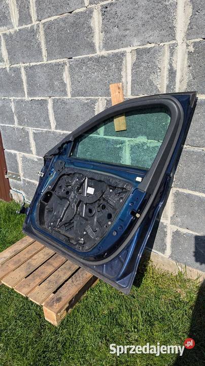 Mercedes w205 prawe drzwi 890 osobowe łódzkie Sieradz sprzedam