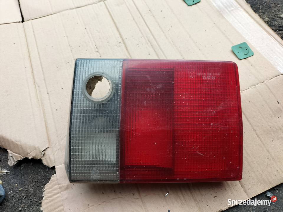 AUDI 80 B3 SEDAN B4 KOMBI LAMPA TYŁ TYLNA PRAWA Kamień-Kolonia