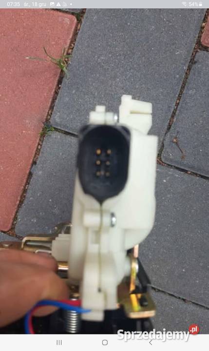 Zamek drzwi VW Golf V