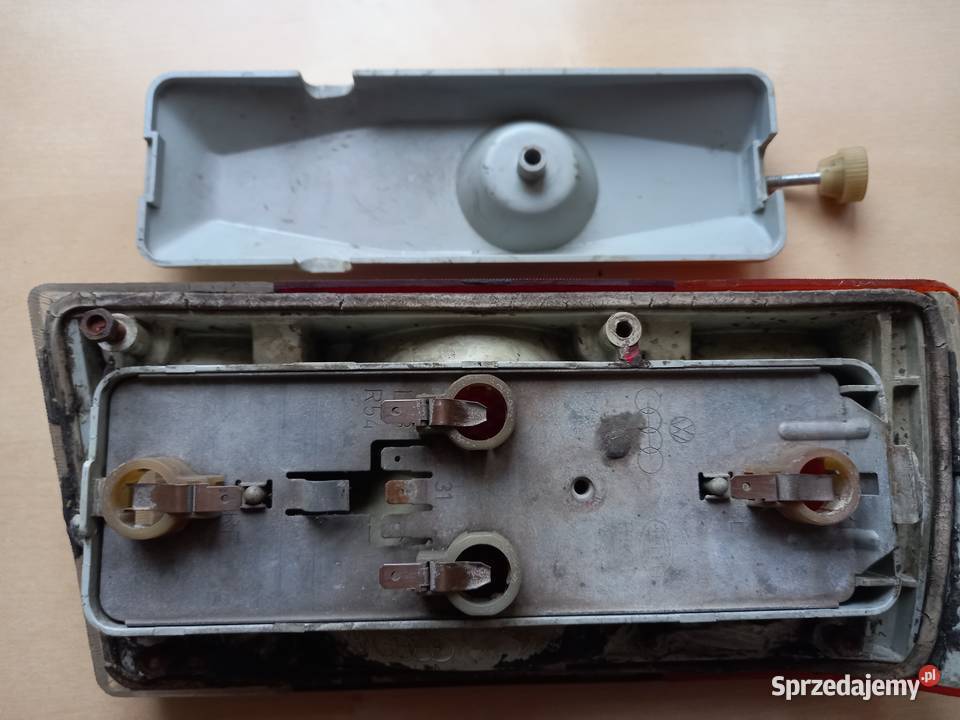 Golf mk1 tylna lewa lampa Bukownica