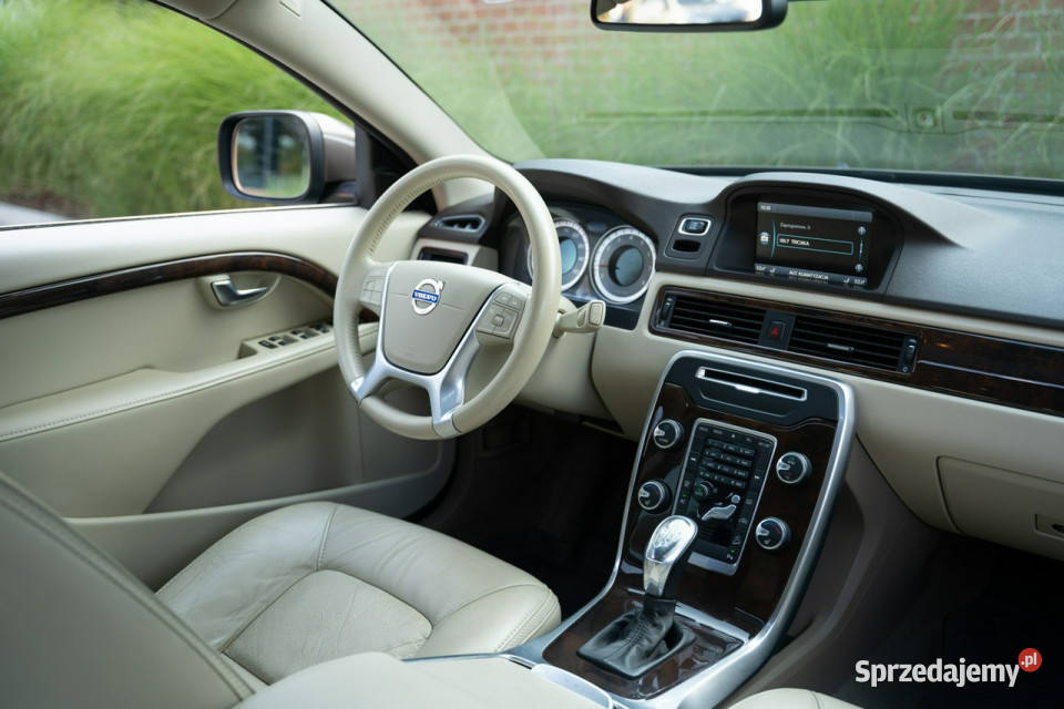 Volvo XC 70 32 AWD 6 cylindrów Jasna skóra lakier metallic Kraków