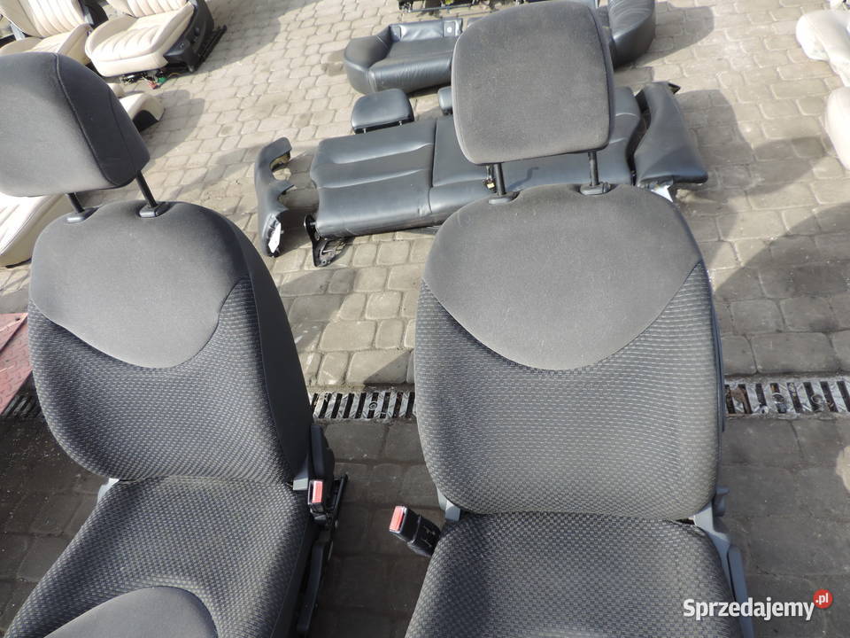 CITROEN C2 FOTELE KOMPLET ZAGŁÓWKI KANAPA