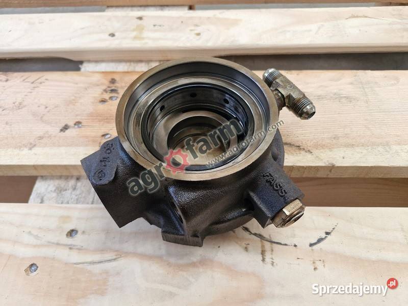 Obudowa pompy Massey Ferguson 5425 6260 6480 Byków