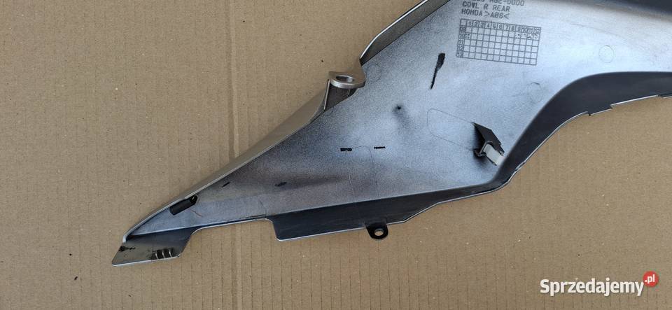 HONDA VFR 1200F OGON PRAWY ZADUPEK OWIEWKA PRAWA Elementy nadwozia Bieleń
