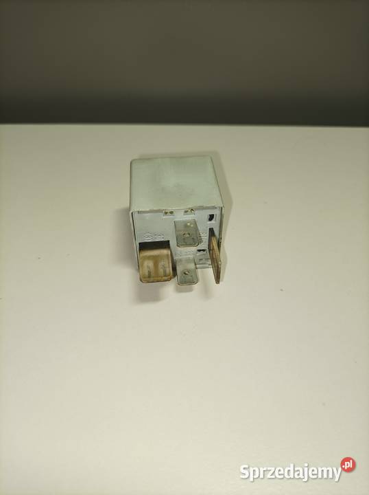 Przekaźnik 370 8D0 951 253 Audi a4 b5 Radom