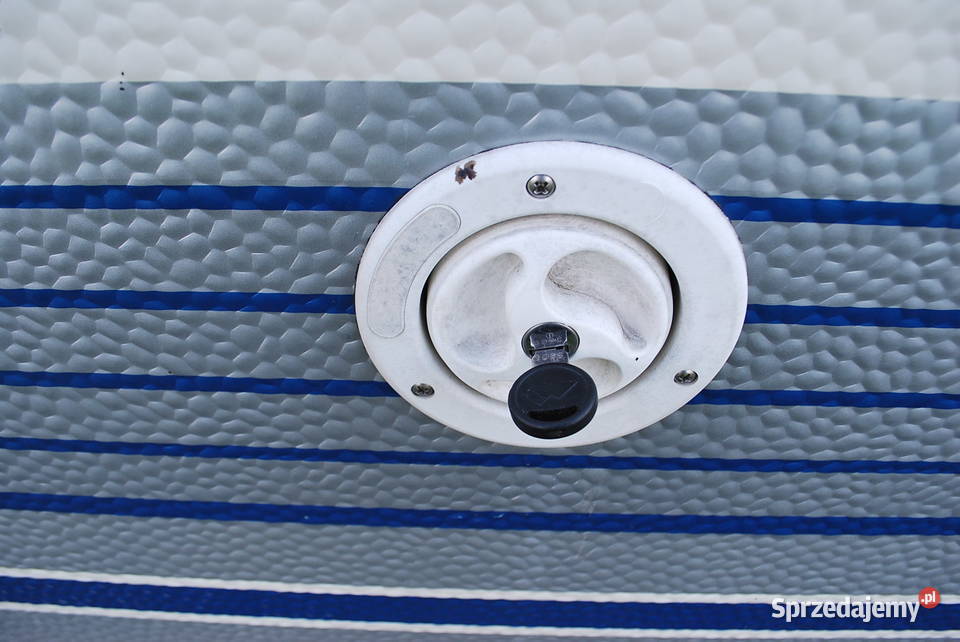 ZBIORNIK NA WODĘ Z POMPKĄ I WLEWEM