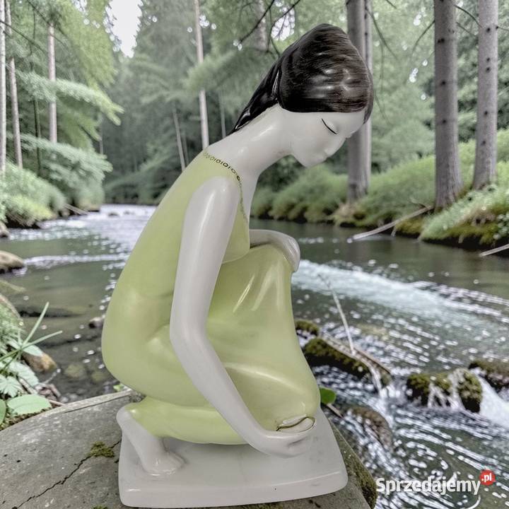 WYPRZEDAŻ dziewczyna wodą zielona Hollohaza Porcelana i szkło Bronisze