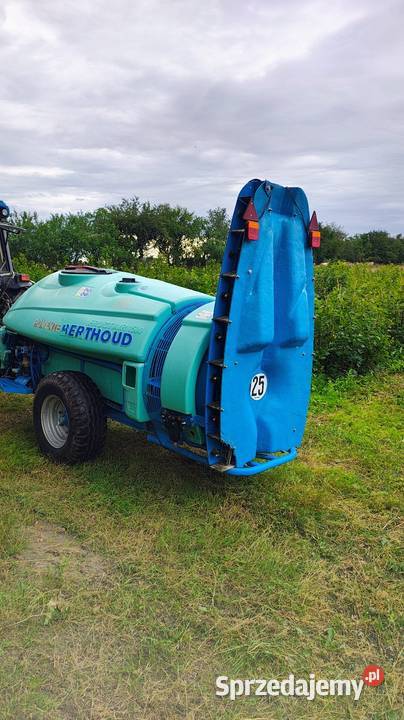 Opryskiwacz sadowniczy Berthoud Fructair 1500l