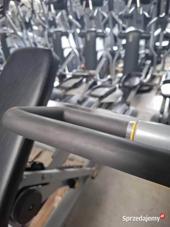 Maszyna na barki shoulder press ostatnia sztuka Sprzęt do ćwiczeń