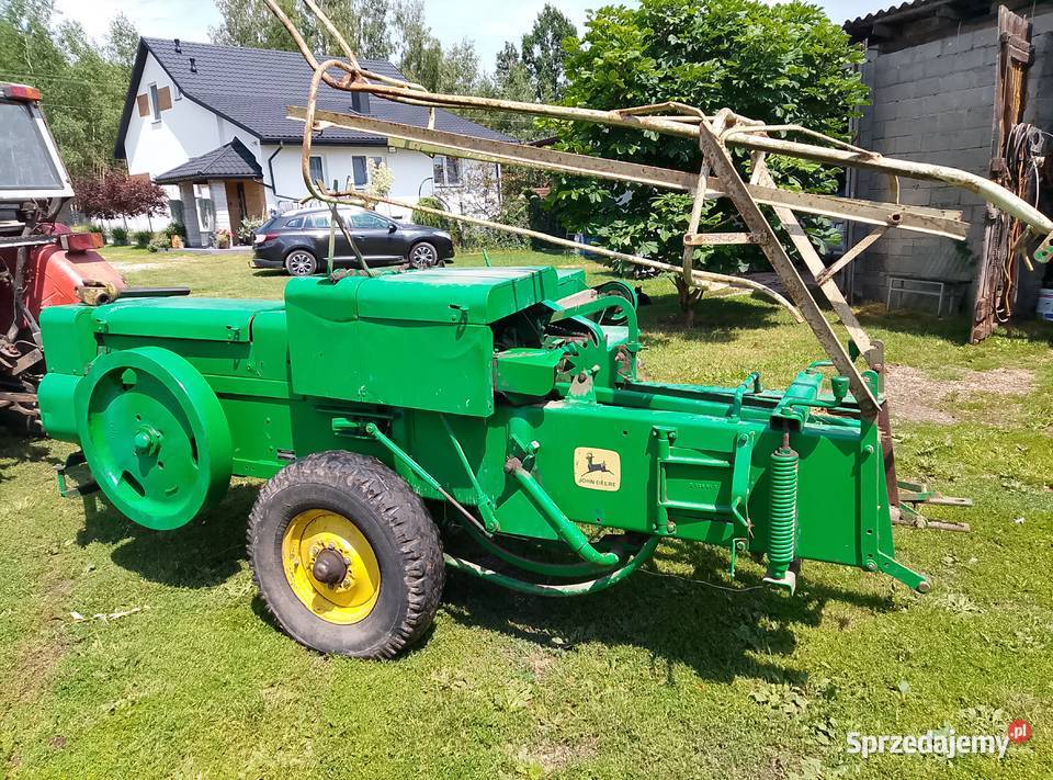 Prasa kostkującą John Deere uszkodzony Mniszek sprzedam