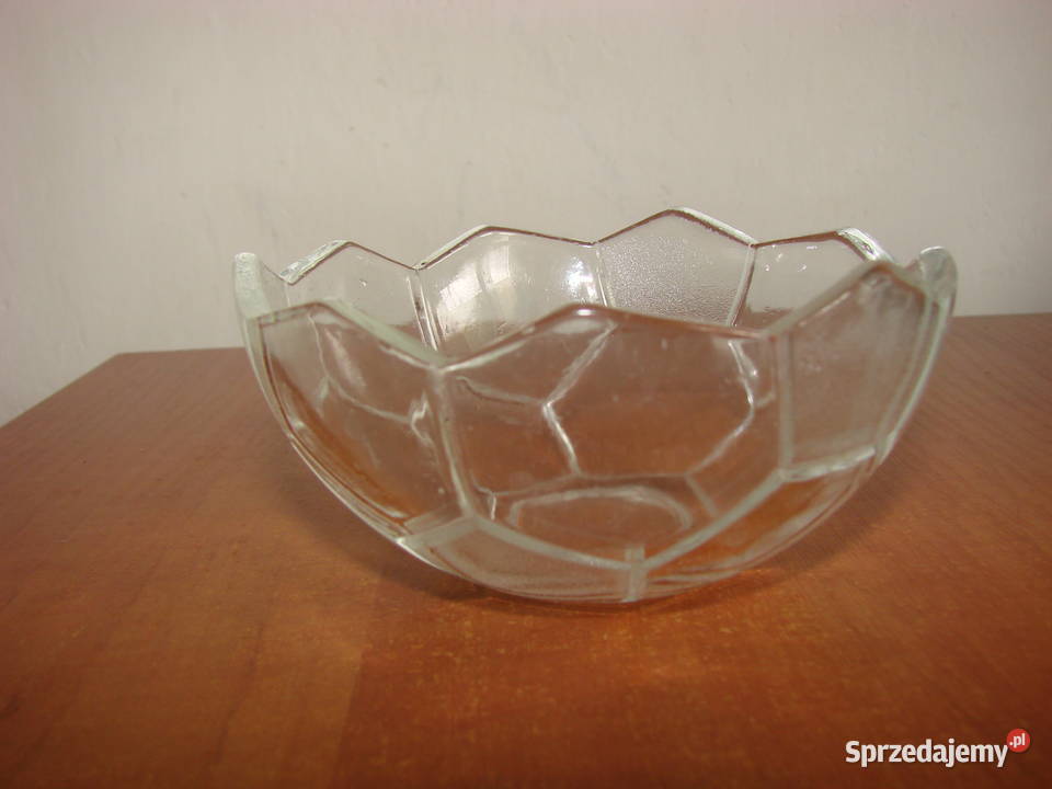 szklana miseczka piłka