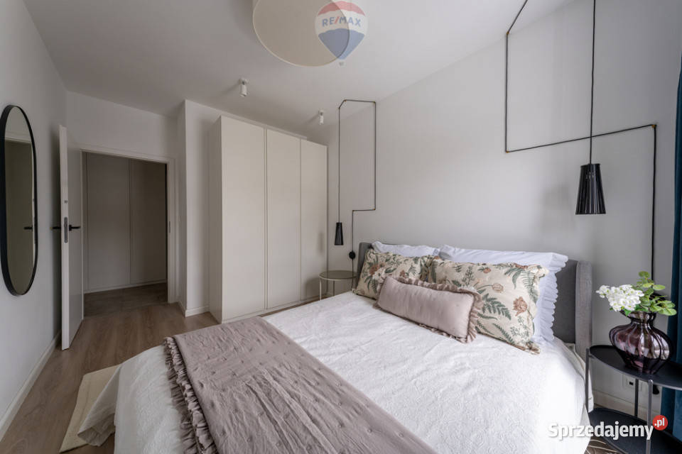 Apartamentowiec umeblowane okna na skwer 2 pok sieć Warszawa sprzedam