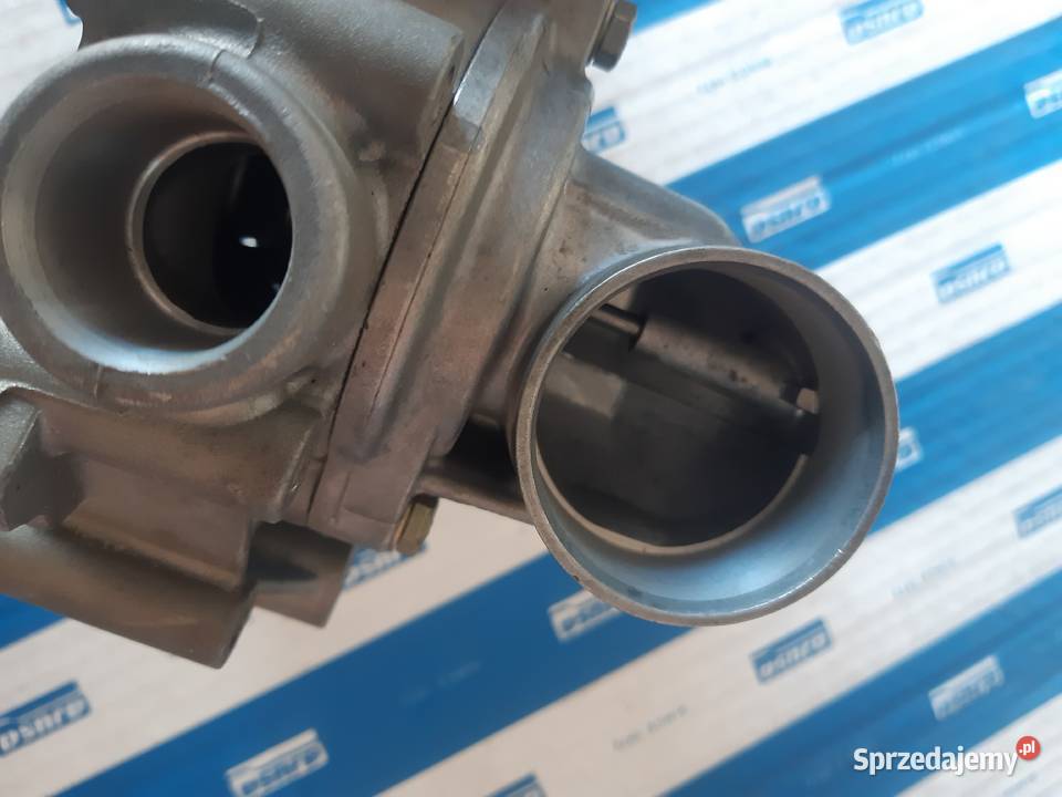 Obudowa termostaru podstawa pompy wody Mercedes dostawcze