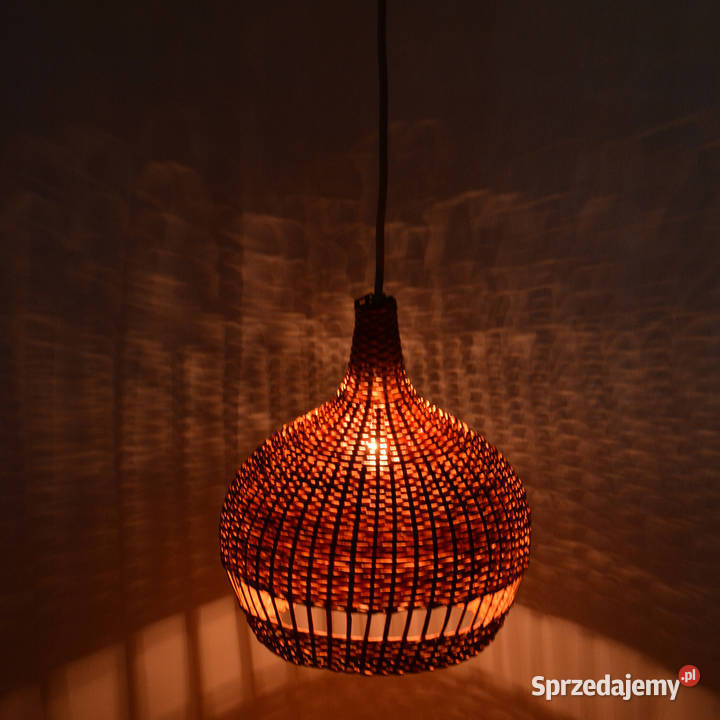 Lampa sufitowa z wiklinowym kloszem Dania lata odcienie brązowego Wyposażenie wnętrz Warszawa