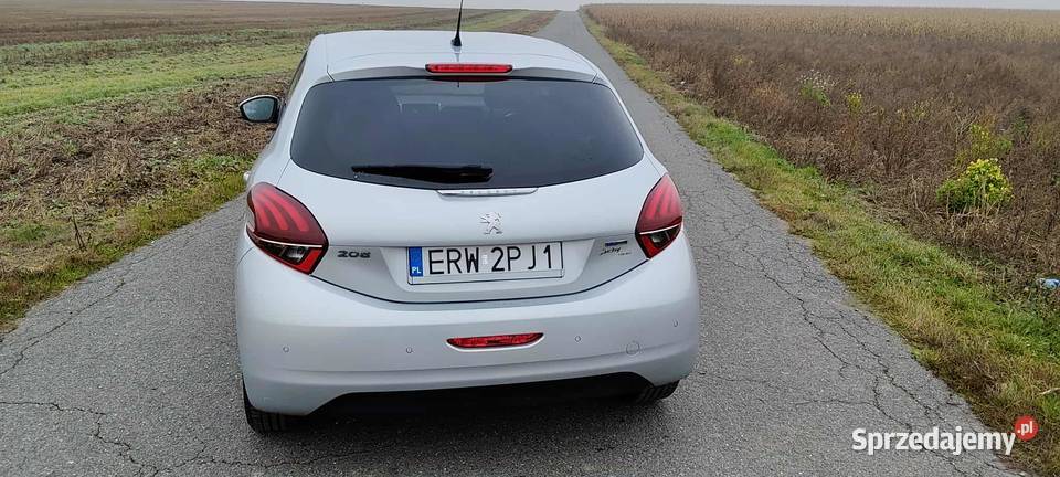 Peugeot 208 12 benzyna isofix