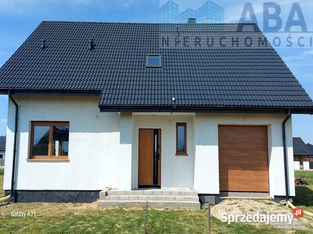 Przestronny budynek mieszkalny z garażem w Rychwał