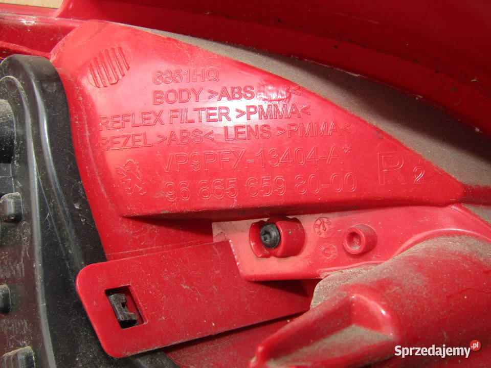 LAMPA TYLNA LEWAPRAWA PEUGEOT 207 Lampy tylne