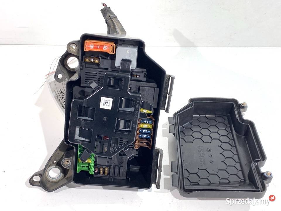 SKRZYNKA BEZPIECZNIKÓW MERCEDES CLS A2055402328