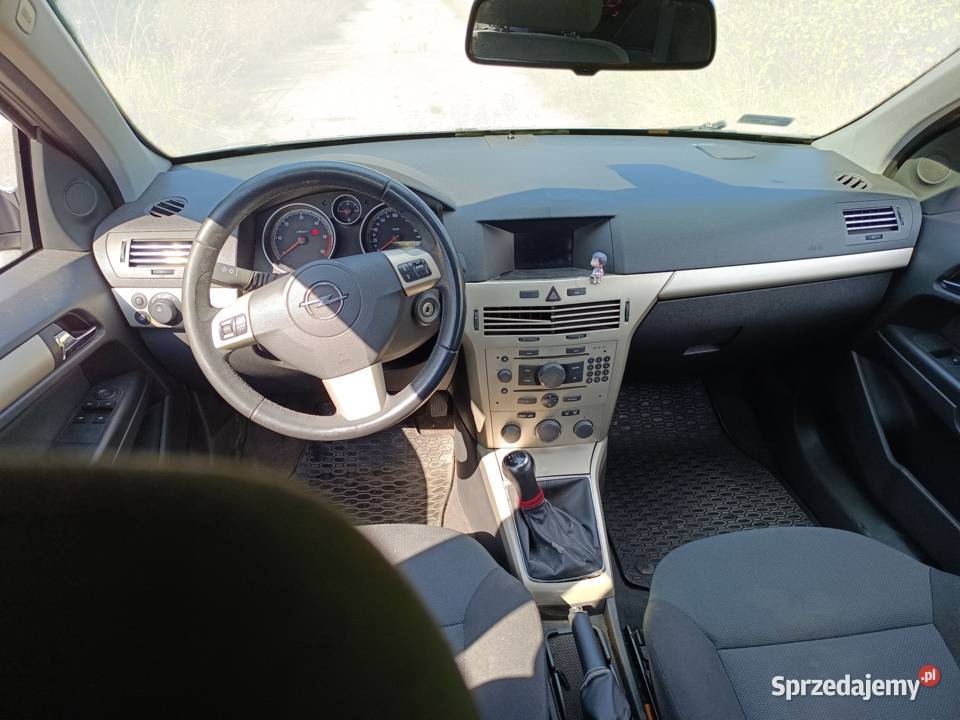 OPEL Astra H kombi 17CDTI 125 Z17DTR kolor Z157 osobowe Bydgoszcz