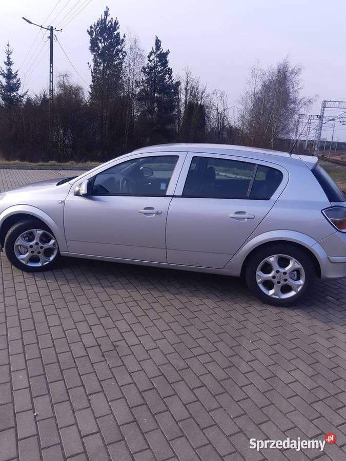 Sprzedam Astra h z 2012r 16 benzyna gaz centralny zamek Kutno