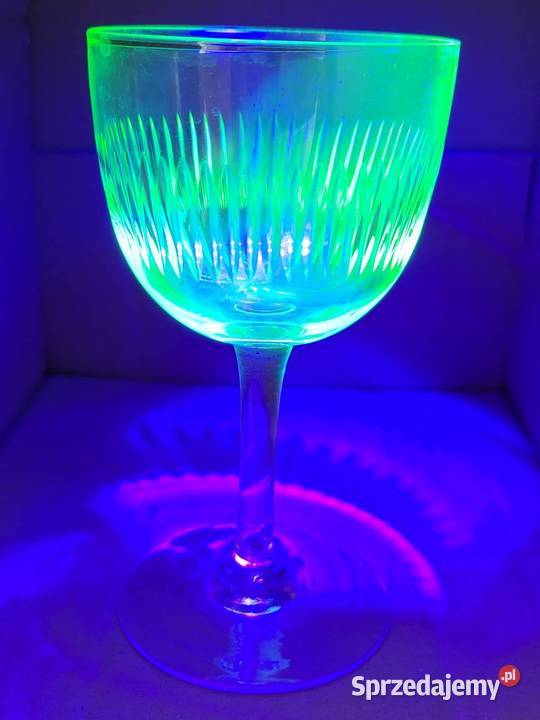 Kieliszki uranowe ładny szlif Gdańsk