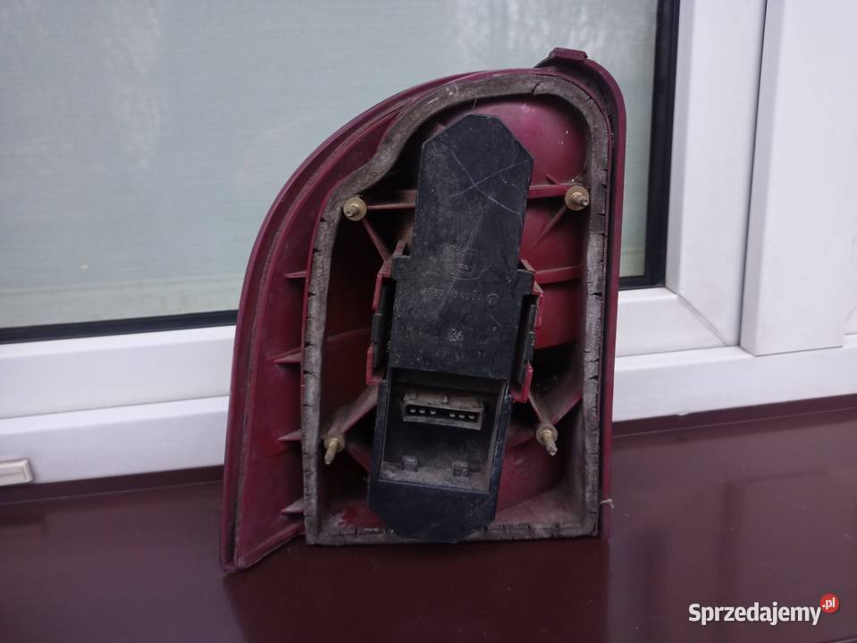 Ford Mondeo MK1 MK2 kombi lampa tył tylna prawa Sieradz