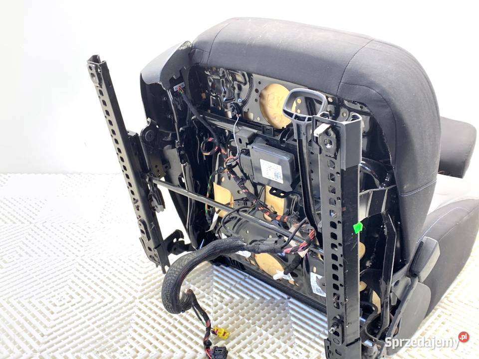 FOTEL PRAWY PRZÓD VW GOLF VII Hatchback