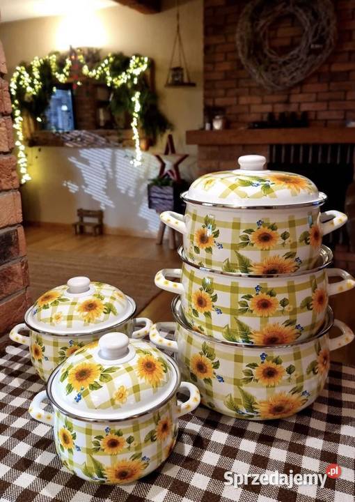 209 Zestaw 5 garnków z pokrywkami emaliowanych