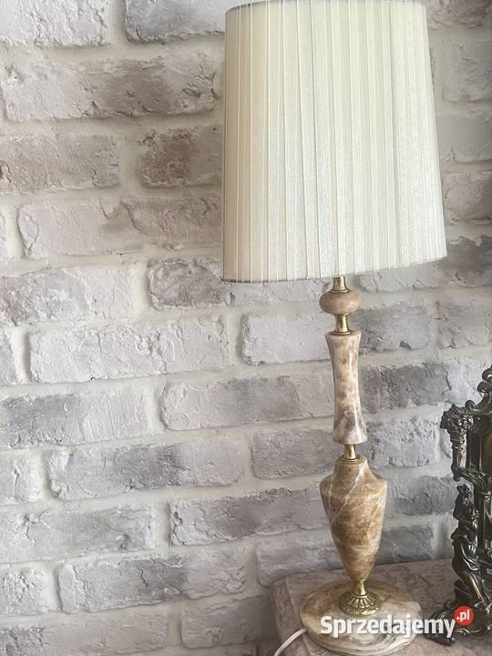 Wysoka lampa z Onyxu
