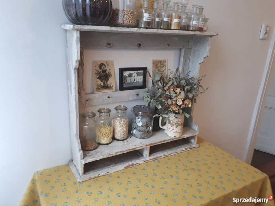 Stara drewniana półka Borów