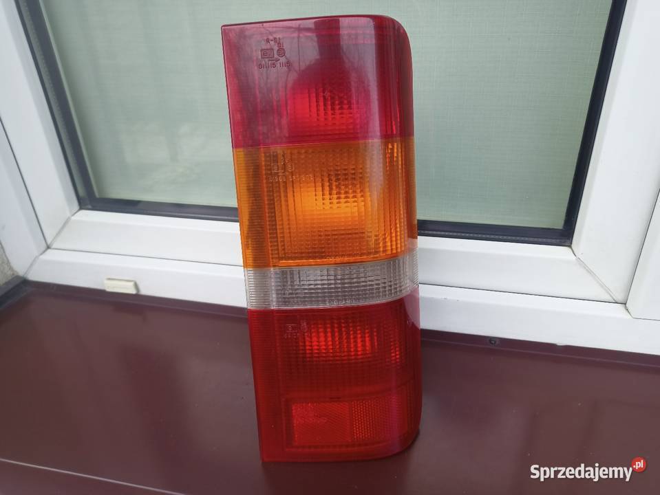 Ford Courier MK4 IV lampa tył tylna prawa wkład Sieradz
