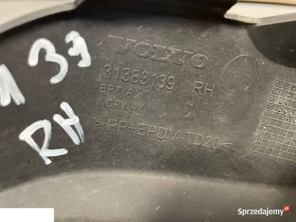 Volvo s60 v60 Rdesign listwa zderzaka RH osobowe Kozubszczyzna