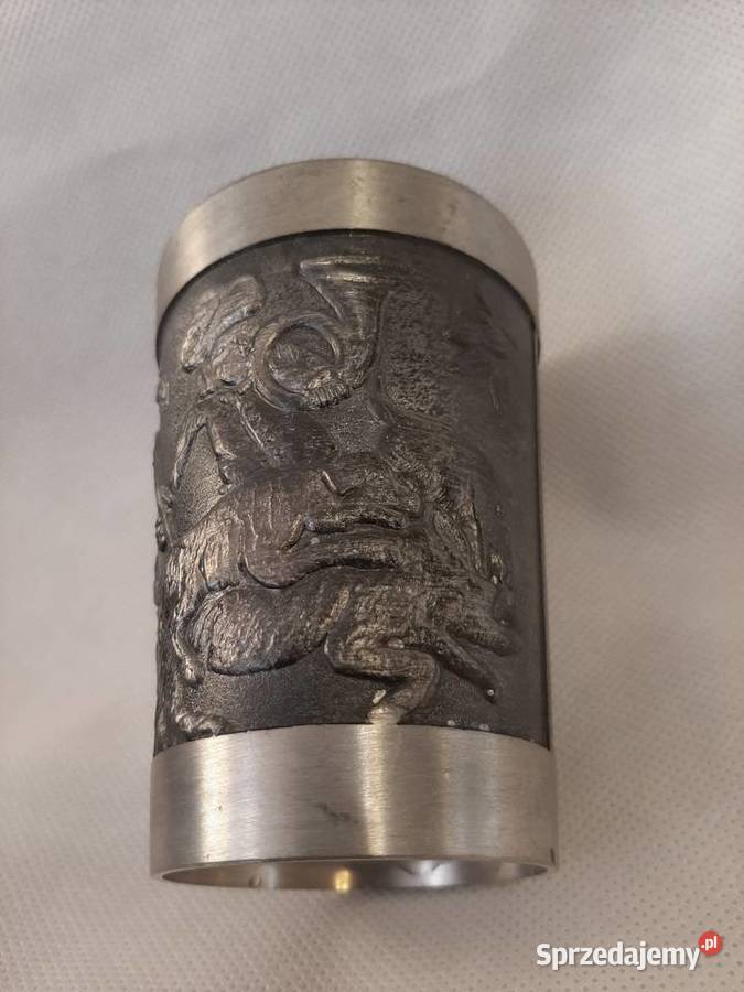 Cynowy kielich z motywem myśliwskimsygnowany Inowrocław