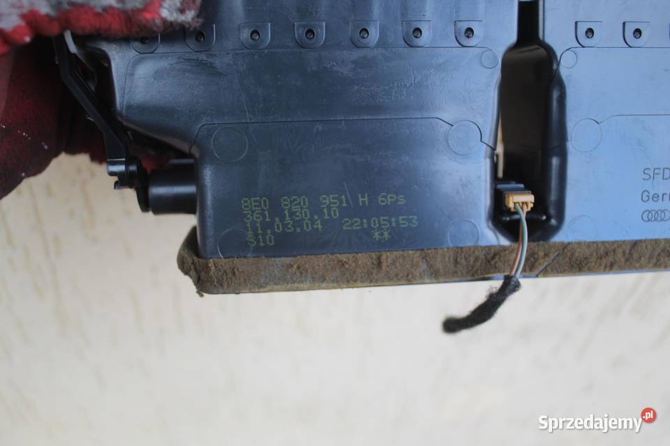 KRATKA NAWIEWU ŚRODKOWA AUDI A4 B6 8E0820951H