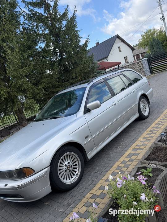 BMW SERIA 5 E39 TOURING Radom