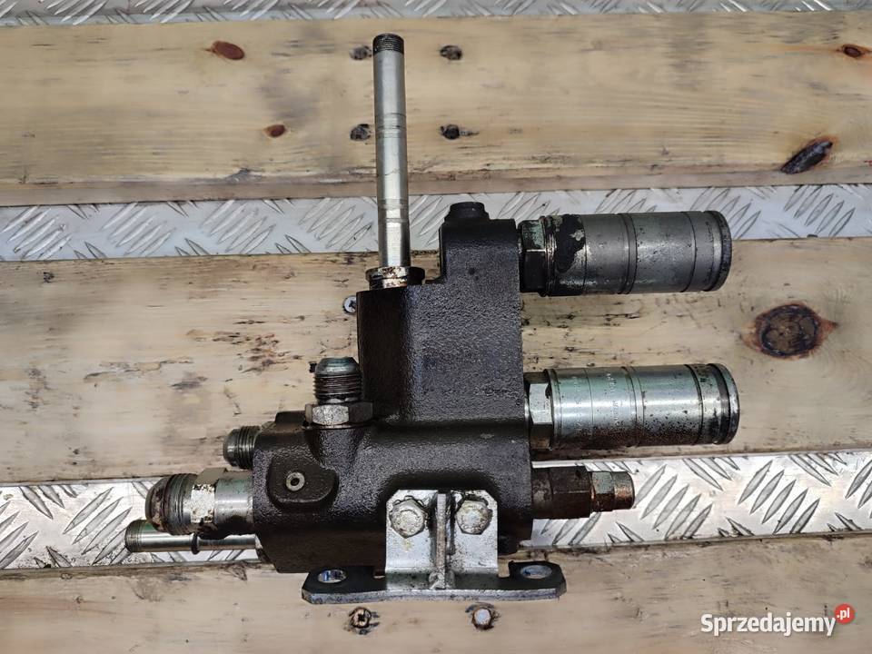 Rozdzielacz hydrauliczny 01702760 DEUTZ FAHR Wilkowo