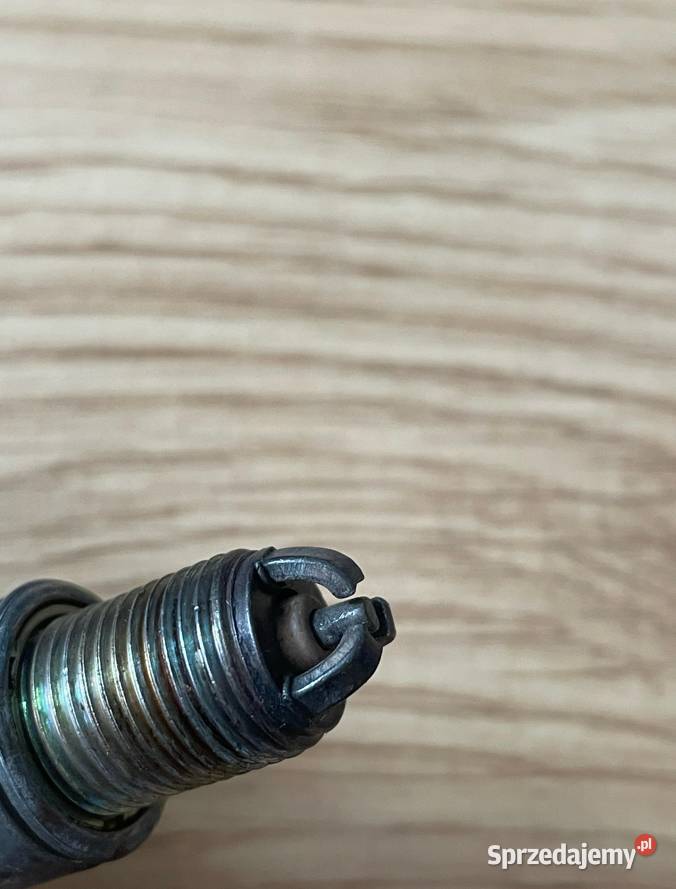 Świece zapłonowe NGK BUR6ET 4 sztuki Audi VW