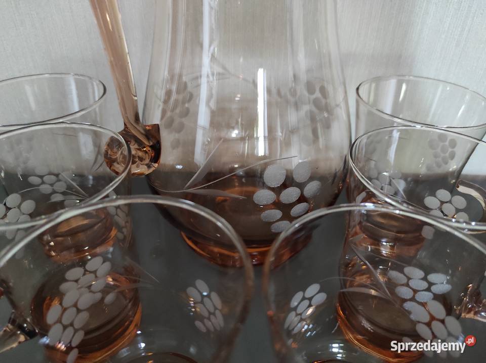 Dzbanek szklanki szkło łososiowe huta Hortensja Białystok sprzedam