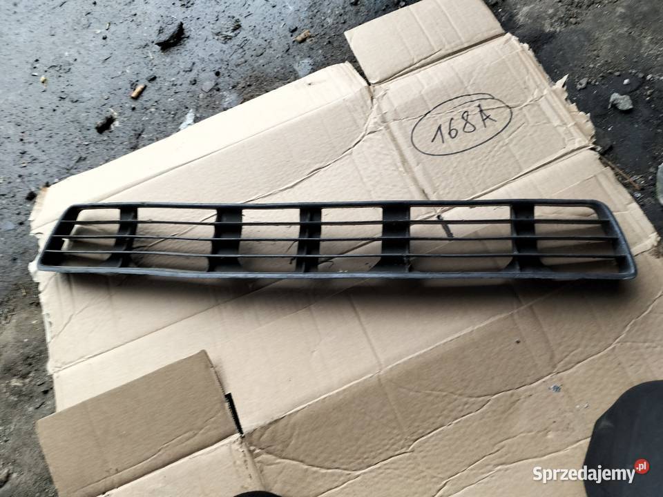 AUDI A4 B5 A4B5 LIFT 8D0807683 ŚRODKOWA KRATKA Kamień-Kolonia