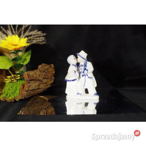 Porcelanowa figurka całująca się para kobalt śląskie