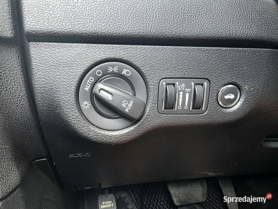 Chrysler 300C 36 Benzyna 286 Skóra Alu 22 Kamera reflektory ksenonowe