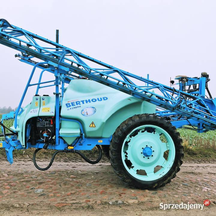 Opryskiwacz Berthoud Tracker 3234 7 sekcji ARAG