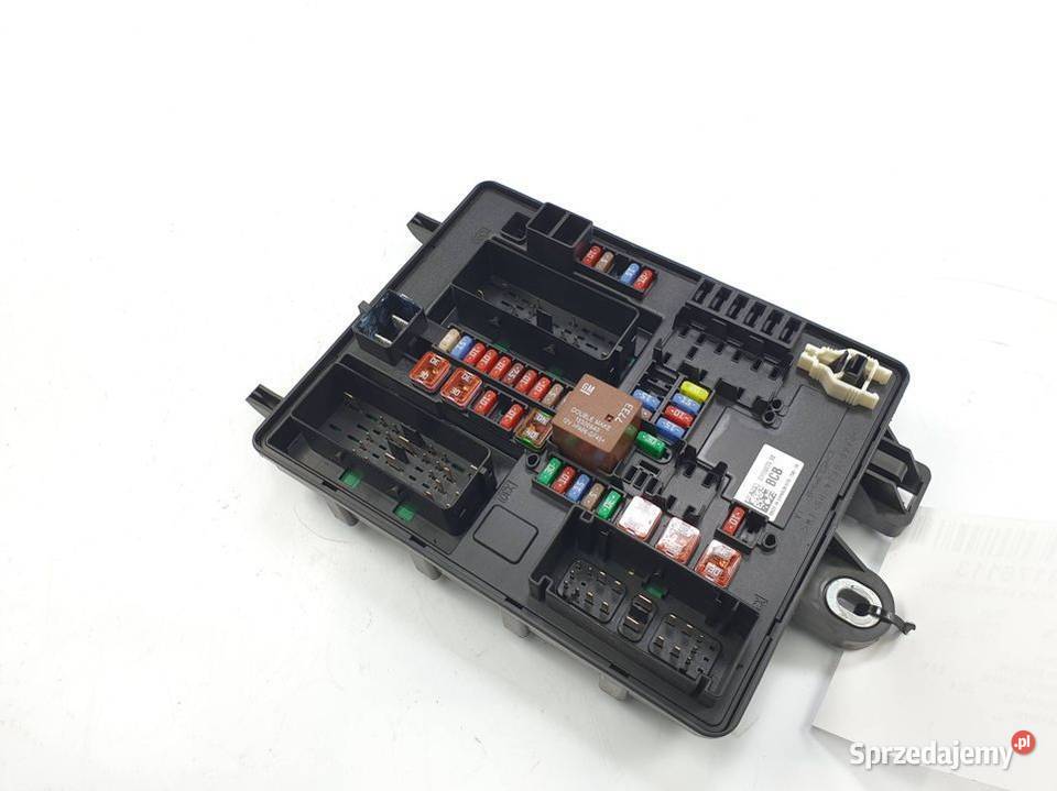 SKRZYNKA BEZPIECZNIKÓW CADILLAC CTS 23134073 BCB Lipno