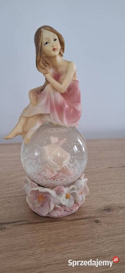 Śnieżna kula wróżka na kuli Kraków