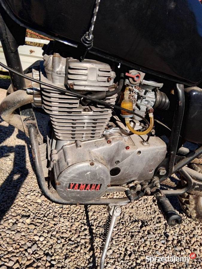 Yamaha xs 250 2 cylindry cross akryl Konina