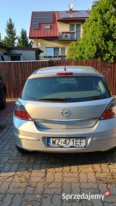 sprzedam tanio opel astra z 2012r 1600cm3 Duchnice