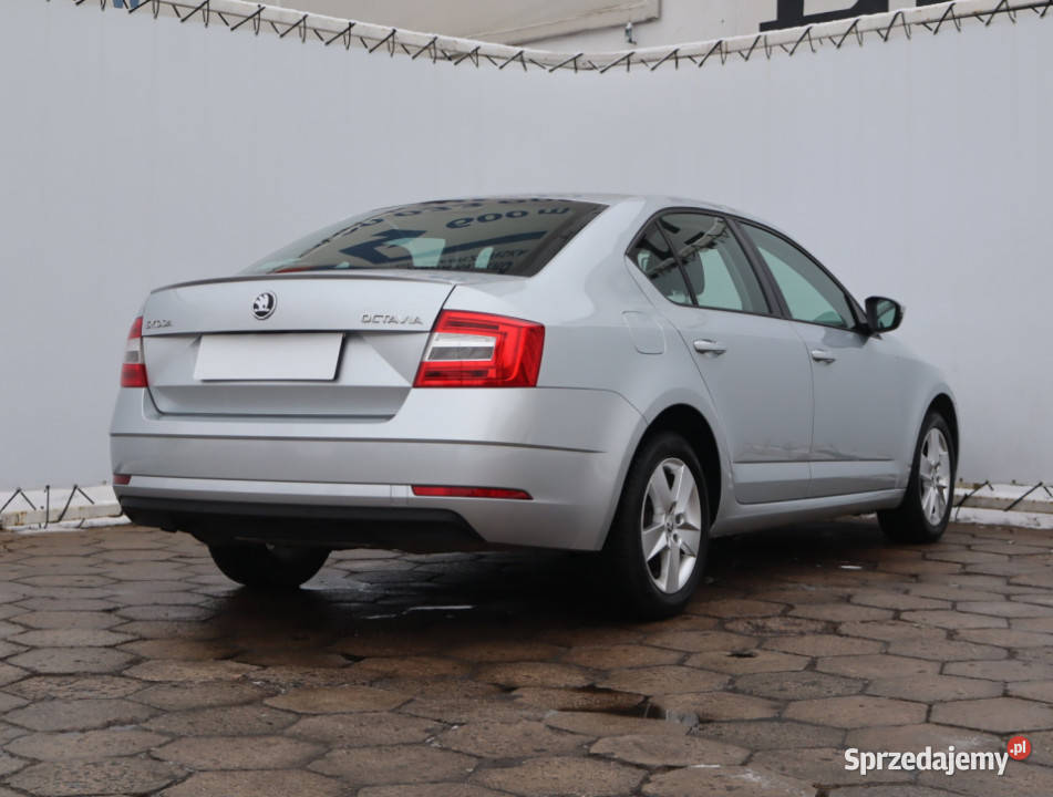 Skoda Octavia 15 TSI światła przeciwmgielne Łódź