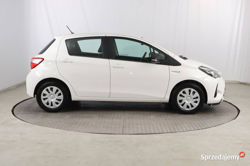 Toyota Yaris 15 Hybrid 1497cm3 Zabrze