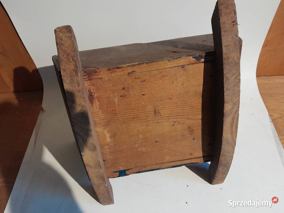 Stara zabytkowa kołyska lalek lalki zabawka